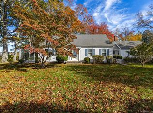 31 Pawson Rd, Branford, CT 06405