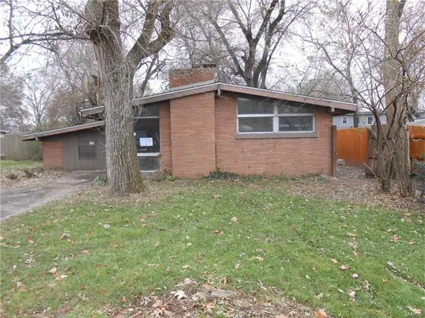 714 Valley Dr, East Alton, IL 62024