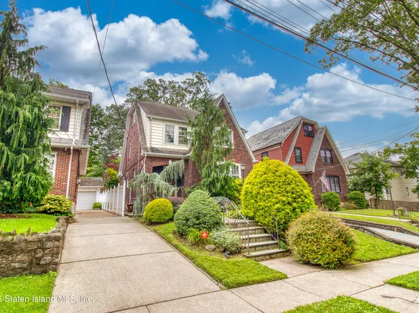 44 Park Ct, Staten Island, NY 10301