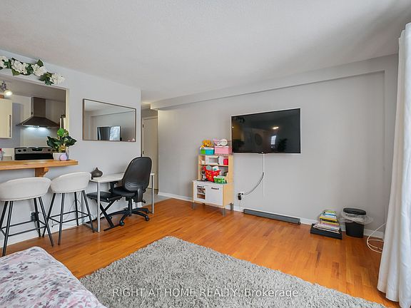 5th image of 898 Elmsmere Rd #11