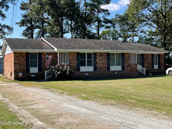 250 Pineland Avenue, Mount Olive, NC 28365