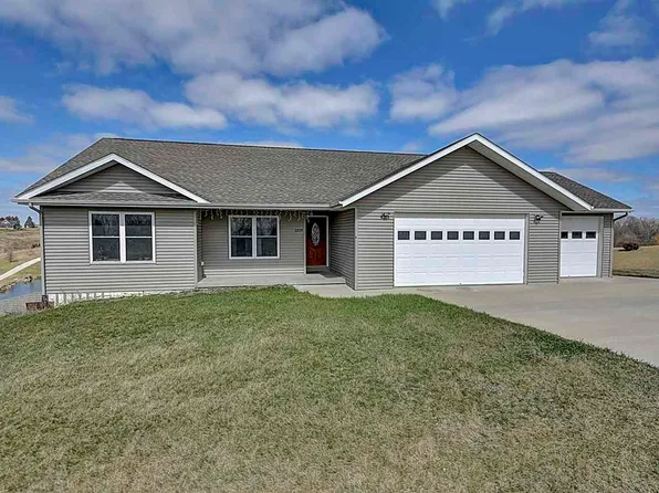 2229 288th Dr, Williamsburg, IA 52361