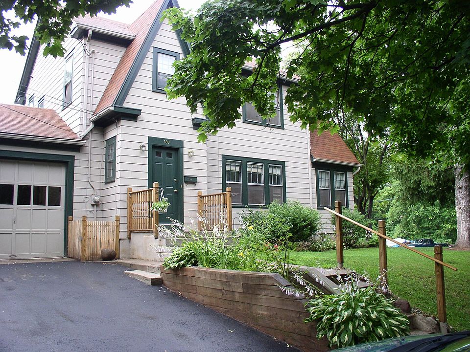 Charming home in lovely neighborhood!