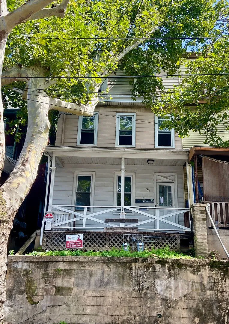 This 1st Floor 1 Bedroom, 1 Bathroom Apartment is Located In Steelton, PA in the Steelton-Highspi... — Photo 2