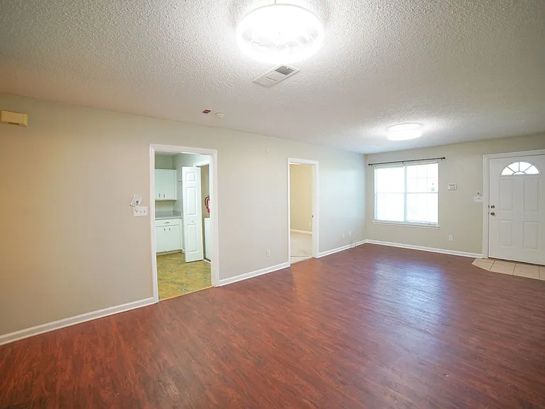 1100 Green Tree Ct #F — Photo 3