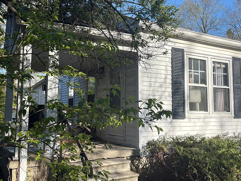 6325 Broadway St — Photo 2