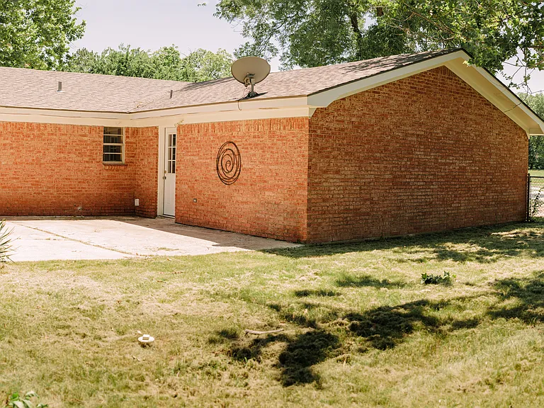 2611 Easy St — Photo 13