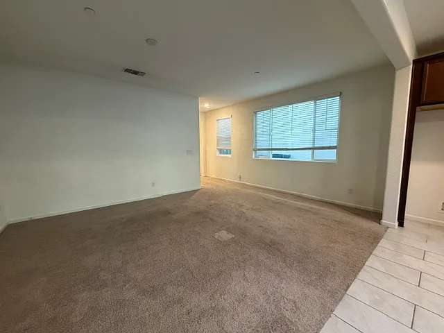 4 bed, 1996 sqft, $2,680 — Photo 3