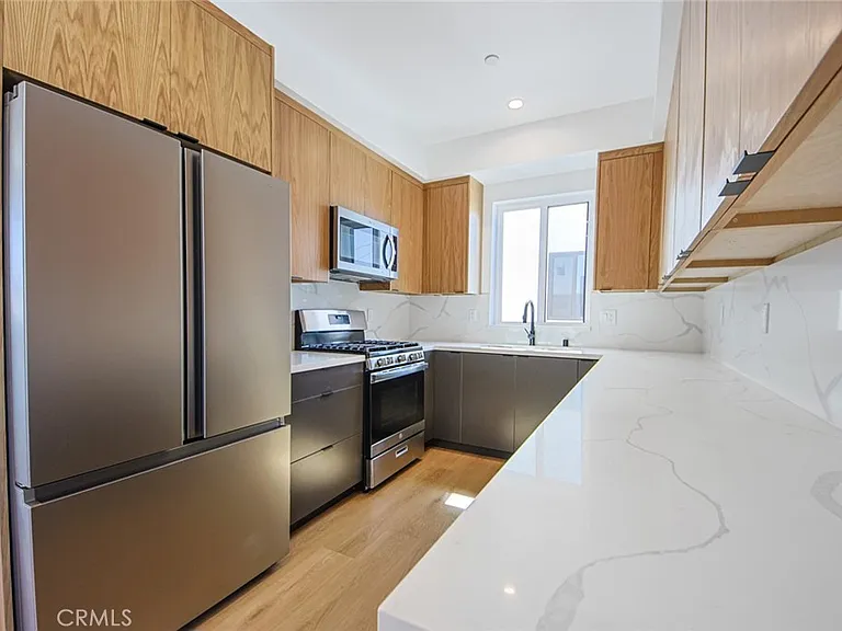 2851 S Victoria Ave #2 — Photo 19