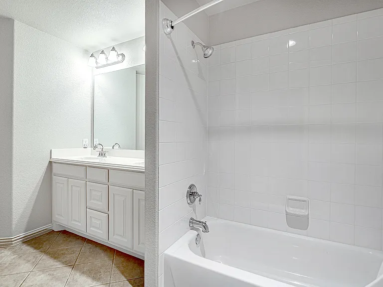828 Thomas Crossing Dr — Photo 39