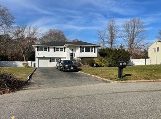 44 Peppermint Rd, Commack, NY 11725