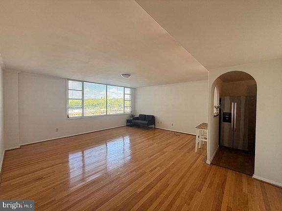 5th image of 4600 Duke St APT 1112