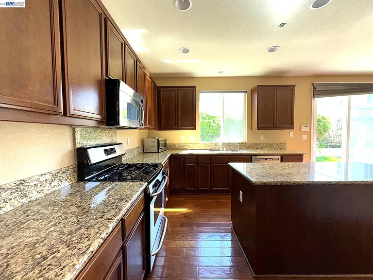 1669 Marina Way — Photo 13