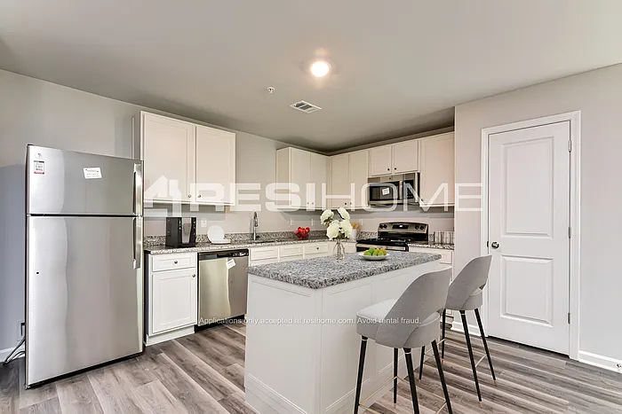 25 Winchester Ave — Photo 2