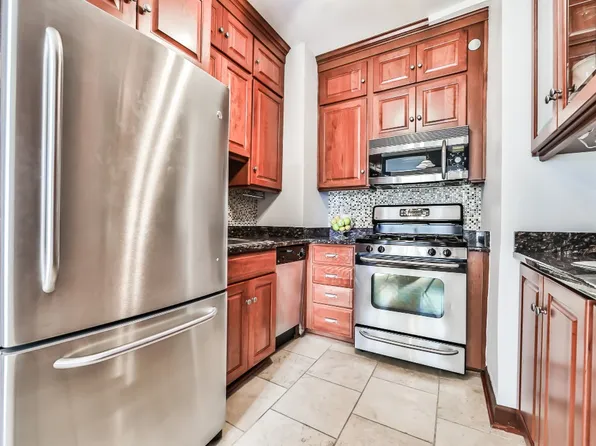 400 W Deming Pl APT 2G, Chicago, IL 60614