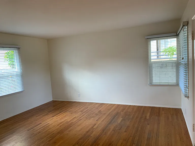 9828 Vidor Dr — Photo 2