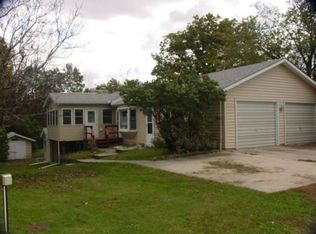 1377 E Ridge Dr, Brooklyn, IA 52211