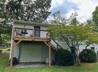 220 Morris Ln, Hendersonville, NC 28791