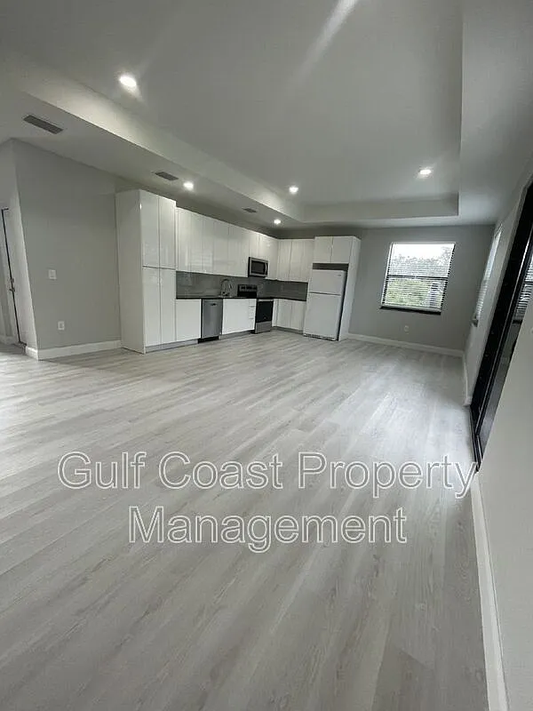 3 bed, 2.0 bath, 1310 sqft, $1,700 — Photo 3