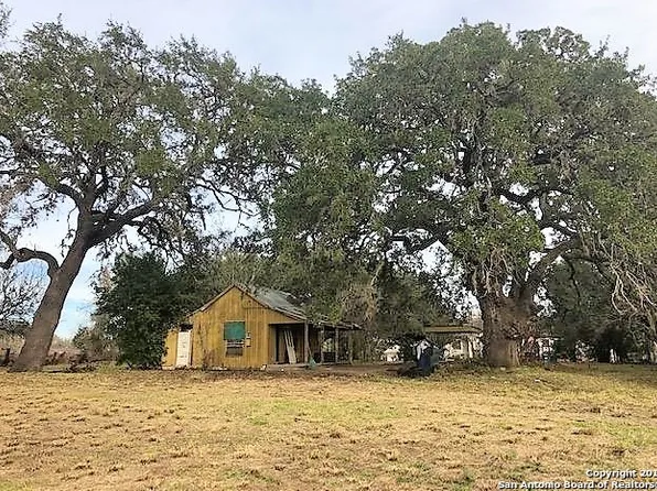 623 Sanches, Pleasanton, TX 78064