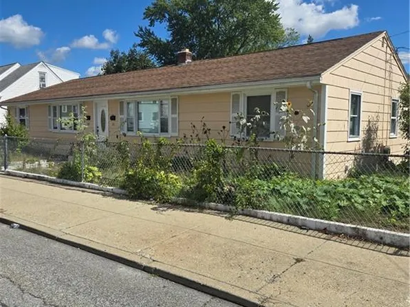89 Columbia Ave, Pawtucket, RI 02860