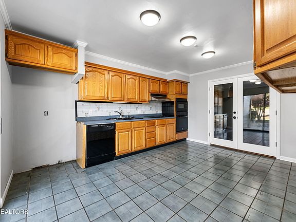 3rd image of 532 Lost Tree Ln #32
