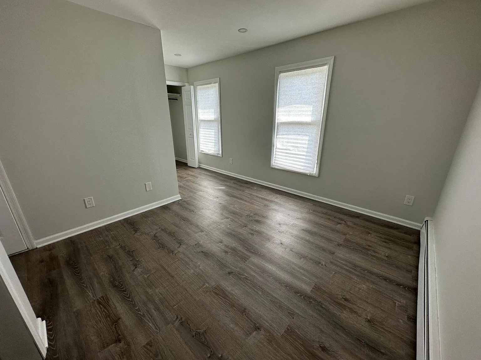 3 bed, 1.5 bath, 1100 sqft, $3,000 — Photo 2