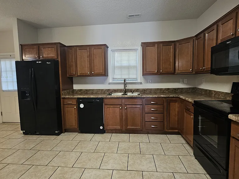 102 Frances Ct — Photo 8