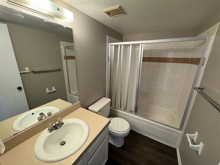551 W Prentice Ave — Photo 14