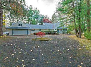 932 Meadow Ln, Niskayuna, NY 12309