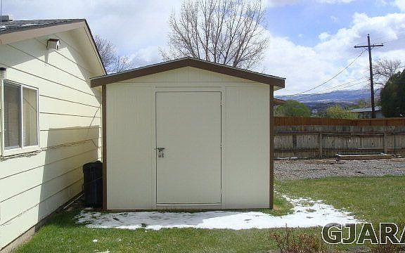 3rd image of 281 E Parkview Dr