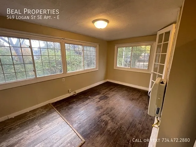 549 Logan St SE #E — Photo 7