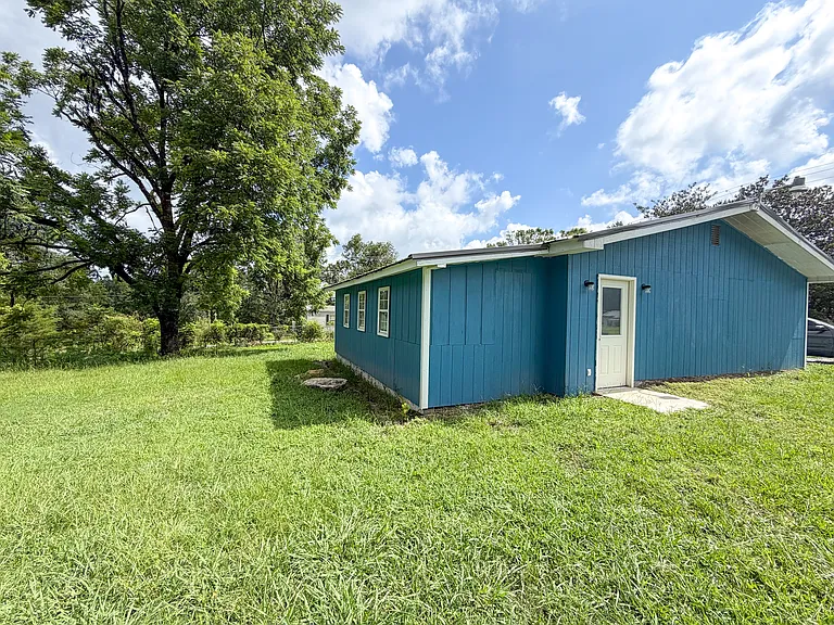 3520 Oakridge Ave — Photo 2