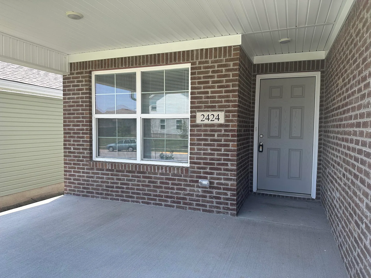 3 bed, 2.0 bath, 1322 sqft, $1,900 — Photo 3