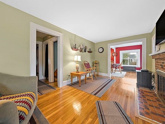 4th image of 64 Essex St