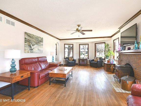 Original hardwd flrs-Crown-baseboard trim