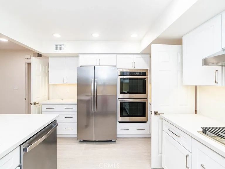 10 Oak Tree Ln — Photo 11