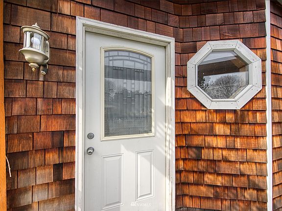 Come on in and see it this can be your new home.