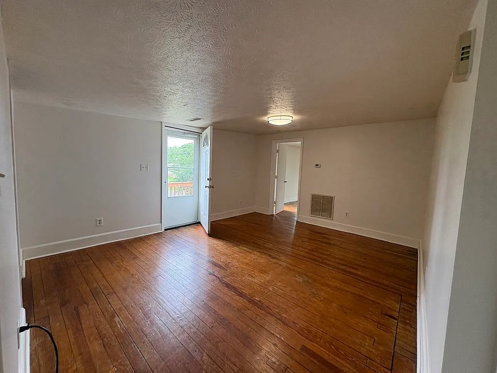 Concord, VA - Renovated 2 Bedroom, 1 Bathroom Second Floor Apartment — Photo 2