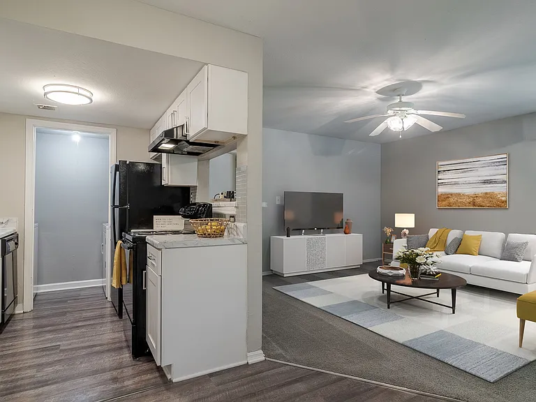 Grove at Stonebrook Apartments and Townhomes — Photo 5