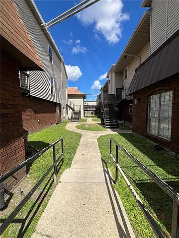2 bed, 1.5 bath, 1016 sqft, $1,500 — Photo 2