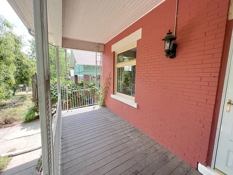 133 N M St — Photo 25