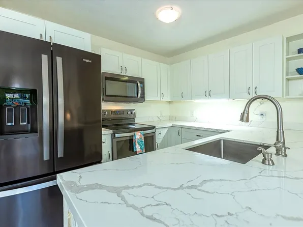 140 Uwapo Rd APT 55-205, Kihei, HI 96753