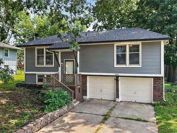 2nd image of 11931 Manchester Ave