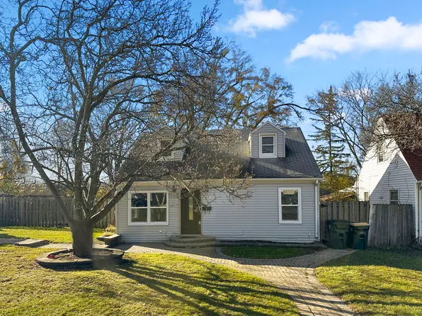 318 Brierhill Dr, Round Lake Park, IL 60073