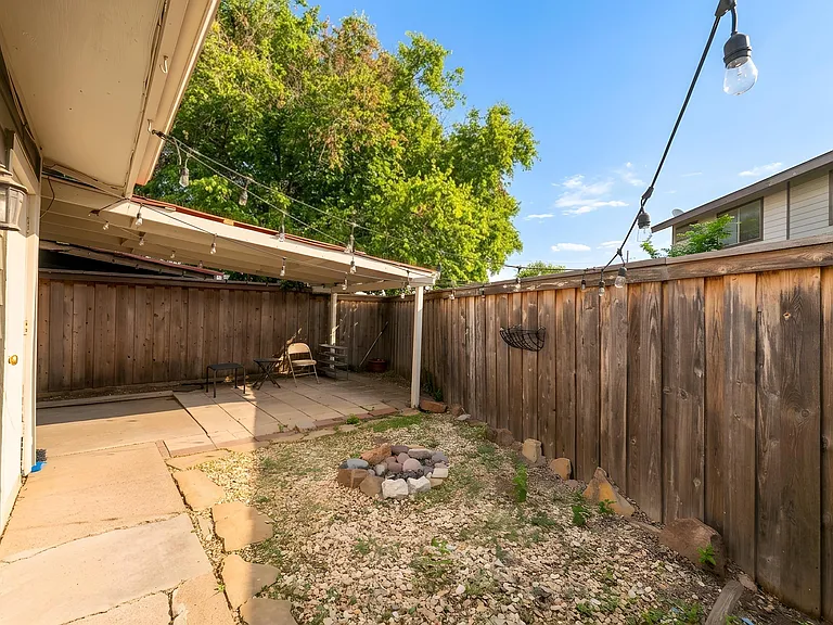 513 Hunters Glen St — Photo 25
