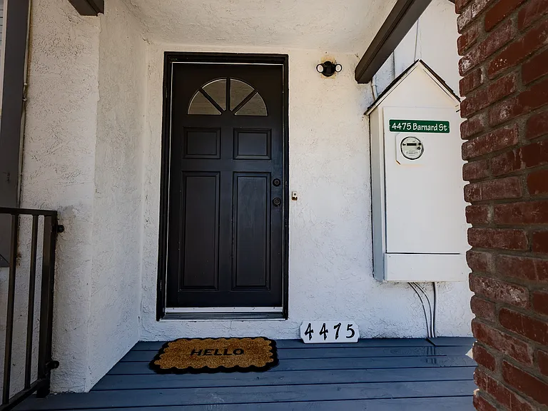 4475 Barnard St — Photo 4