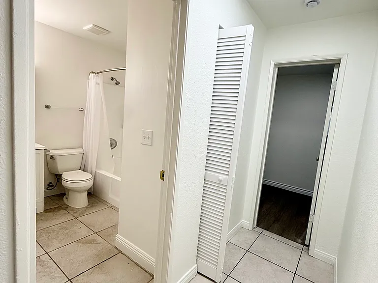 430 S Willie James Jones Ave — Photo 9