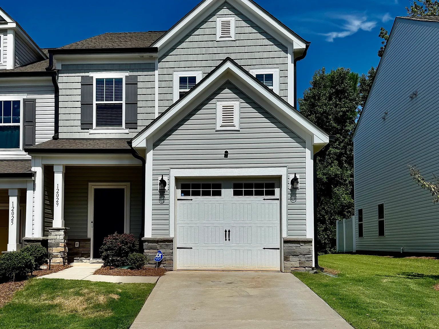 3 bed, 2.5 bath, 1734 sqft, $2,295 — Photo 1