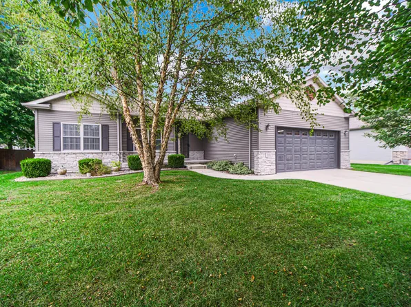 211 Trailcreek Dr, Burns Harbor, IN 46304